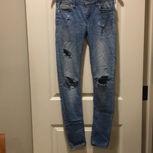 Zara Woman Distressed Medium Rise Slim Fit Jeans has stretch size 2